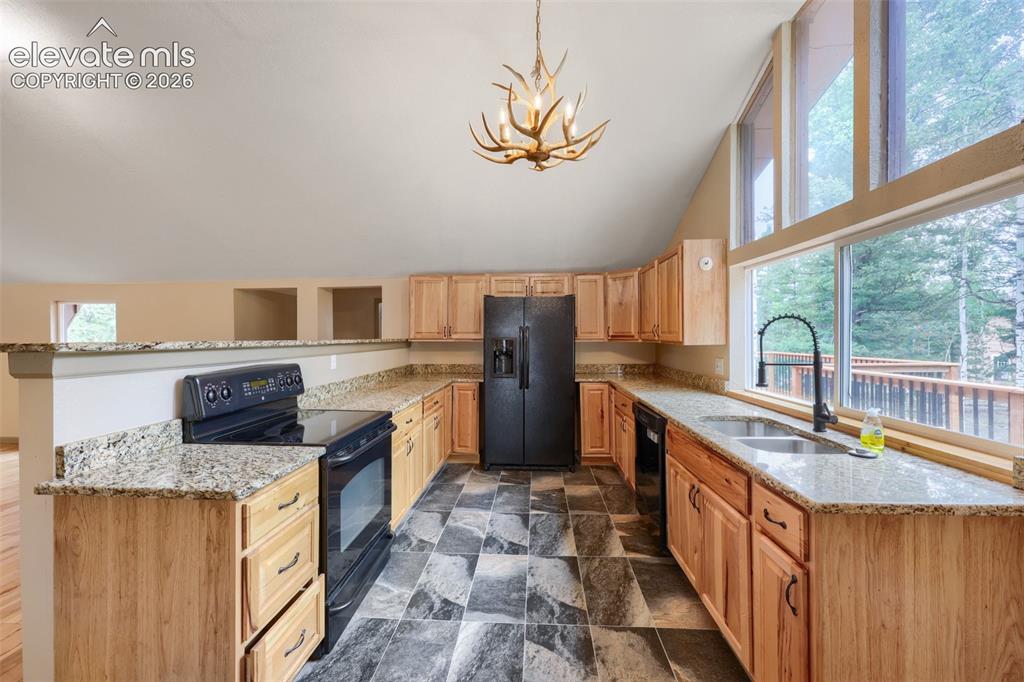 Image 10 of 27: Kitchen