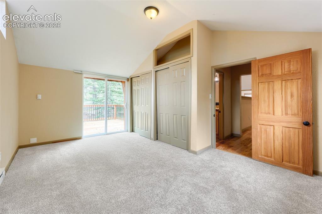 Image 17 of 27: Bedroom