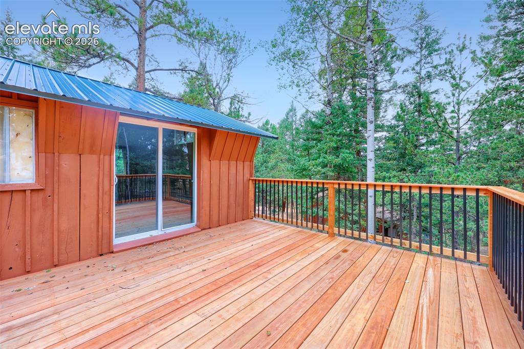 Image 24 of 27: Deck