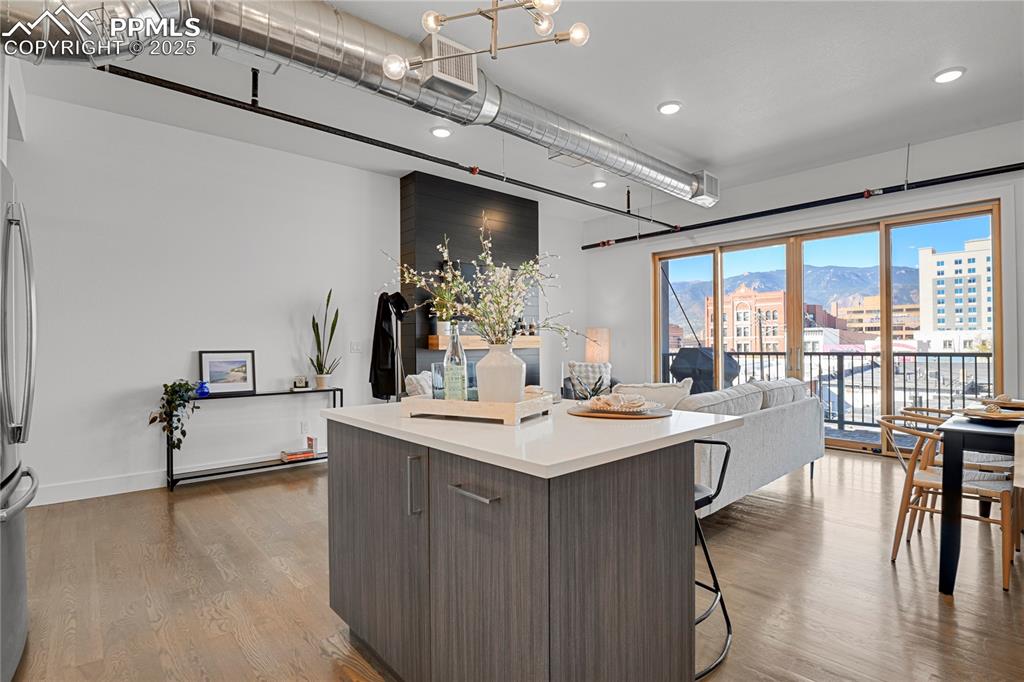 Image 20 of 33: Kitchen