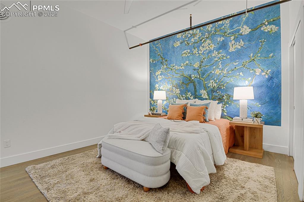 Image 22 of 33: Bedroom