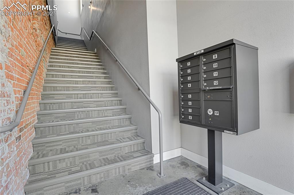 Image 26 of 33: Bijou Street entrance lobby