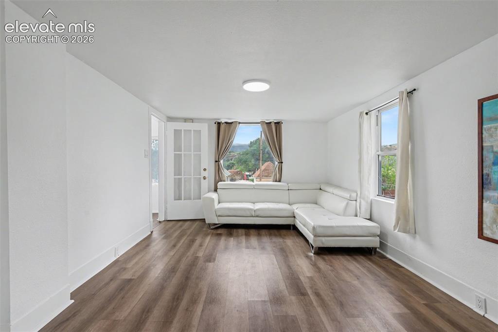 Image 14 of 44: Living Room