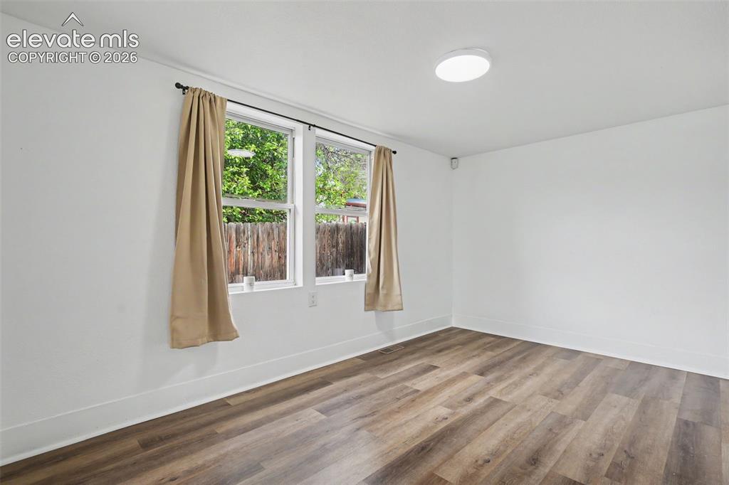 Image 16 of 44: Living Room