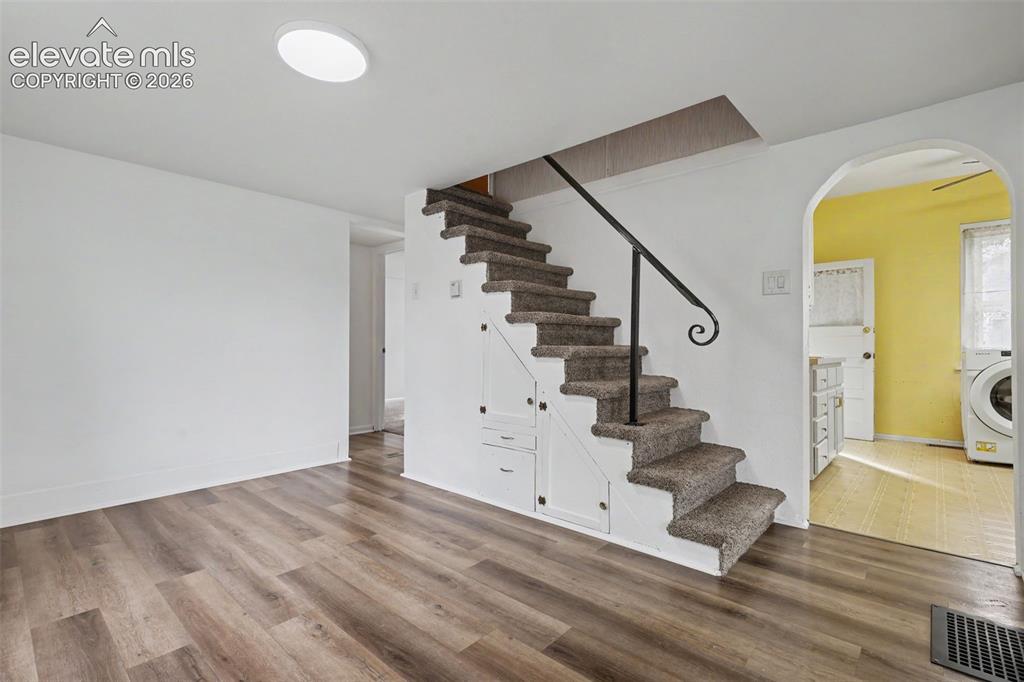 Image 18 of 44: Dining Room