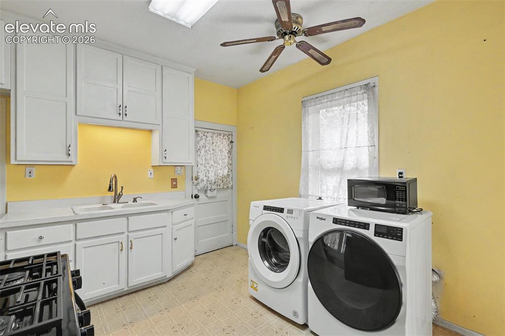 Image 21 of 44: Kitchen