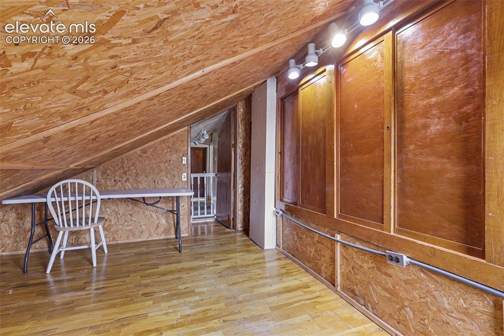 Image 32 of 44: Loft