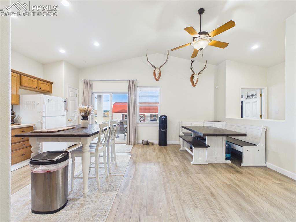 Image 14 of 44: Kitchen