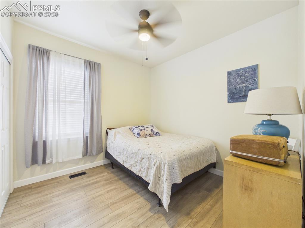 Image 18 of 44: Bedroom