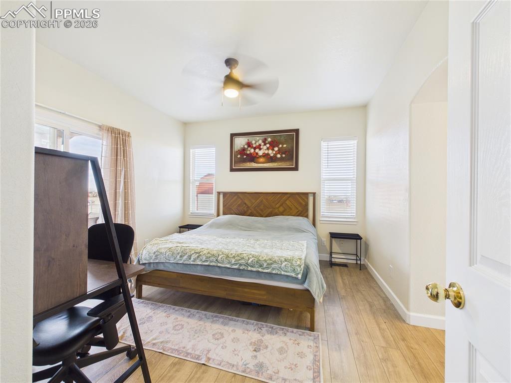 Image 22 of 44: Bedroom