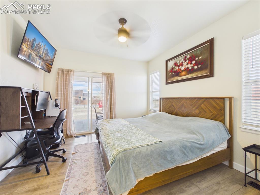 Image 23 of 44: Bedroom