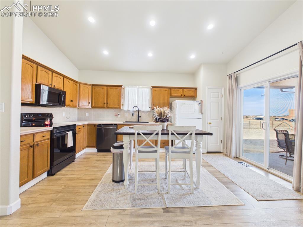 Image 8 of 44: Kitchen