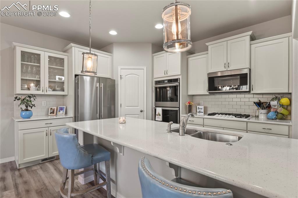 Image 11 of 42: Kitchen