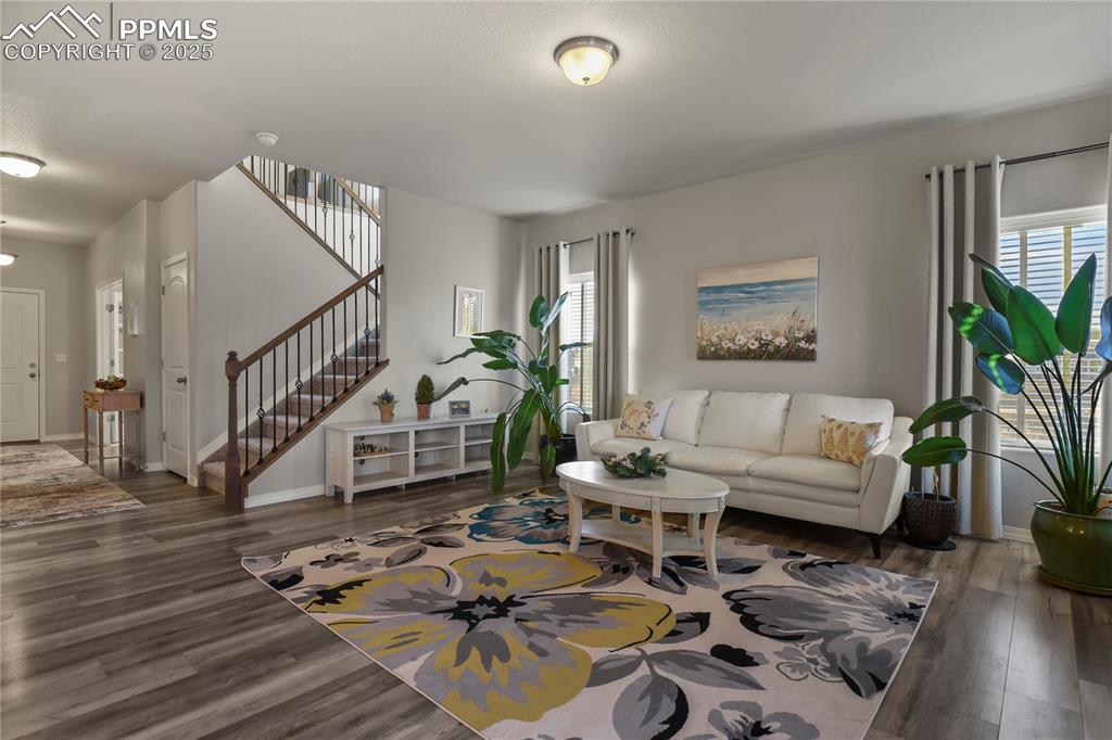 Image 15 of 42: Living Room