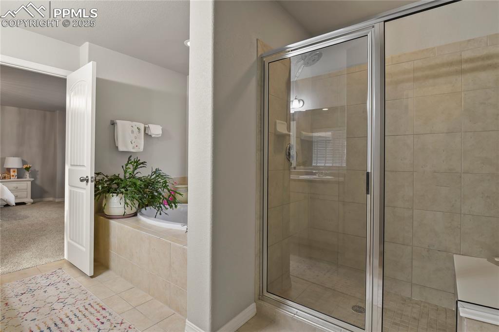 Image 25 of 42: Bathroom