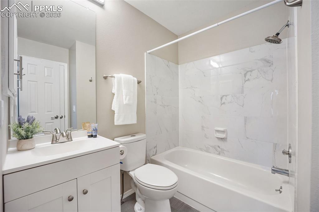 Image 18 of 41: Bathroom