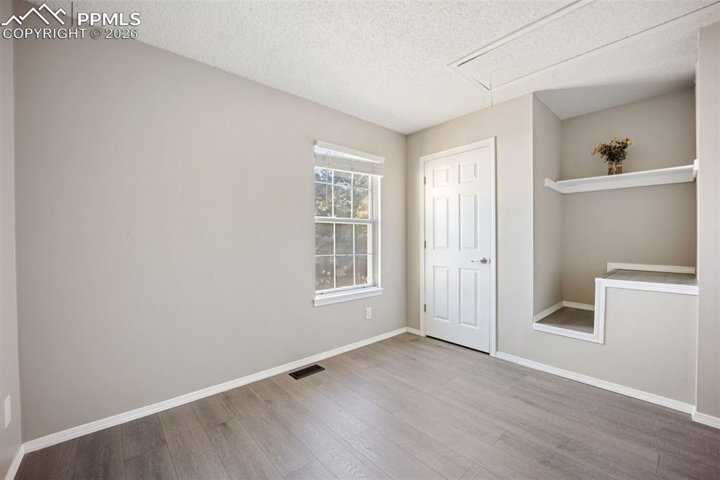 Image 21 of 41: Bedroom