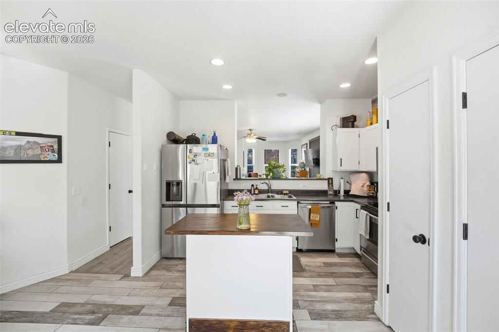 Image 10 of 40: Kitchen