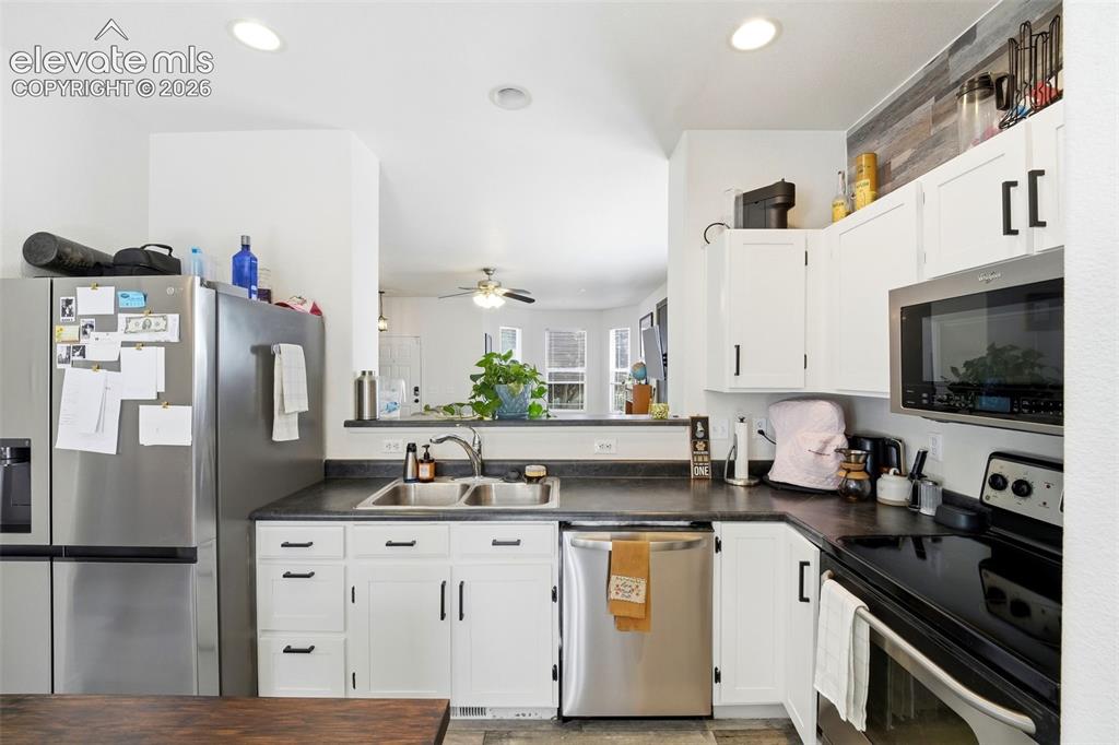 Image 11 of 40: Kitchen