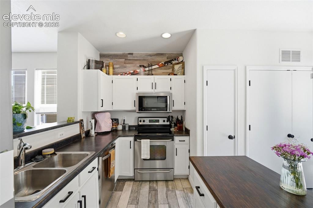 Image 12 of 40: Kitchen