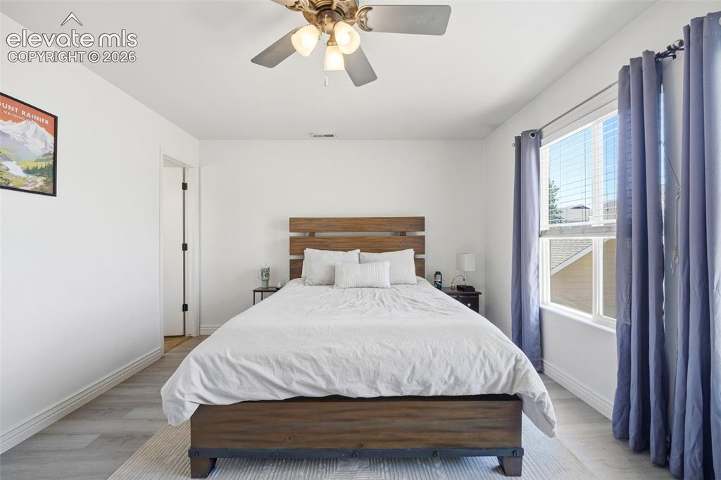 Image 18 of 40: Bedroom