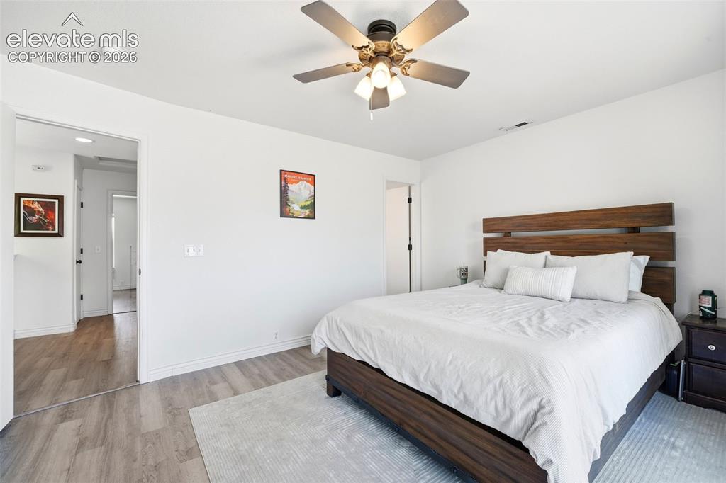 Image 19 of 40: Bedroom