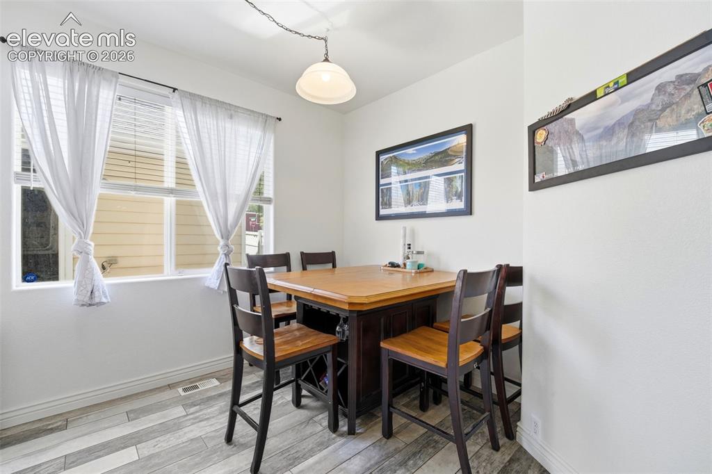 Image 7 of 40: Dining Area