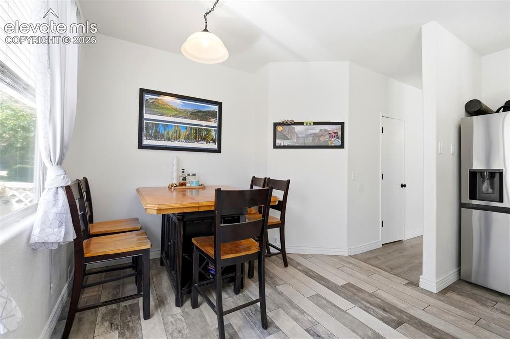 Image 9 of 40: Dining Area