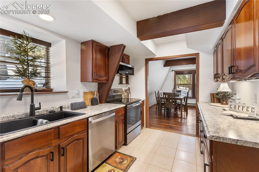 Image 14 of 48: Kitchen