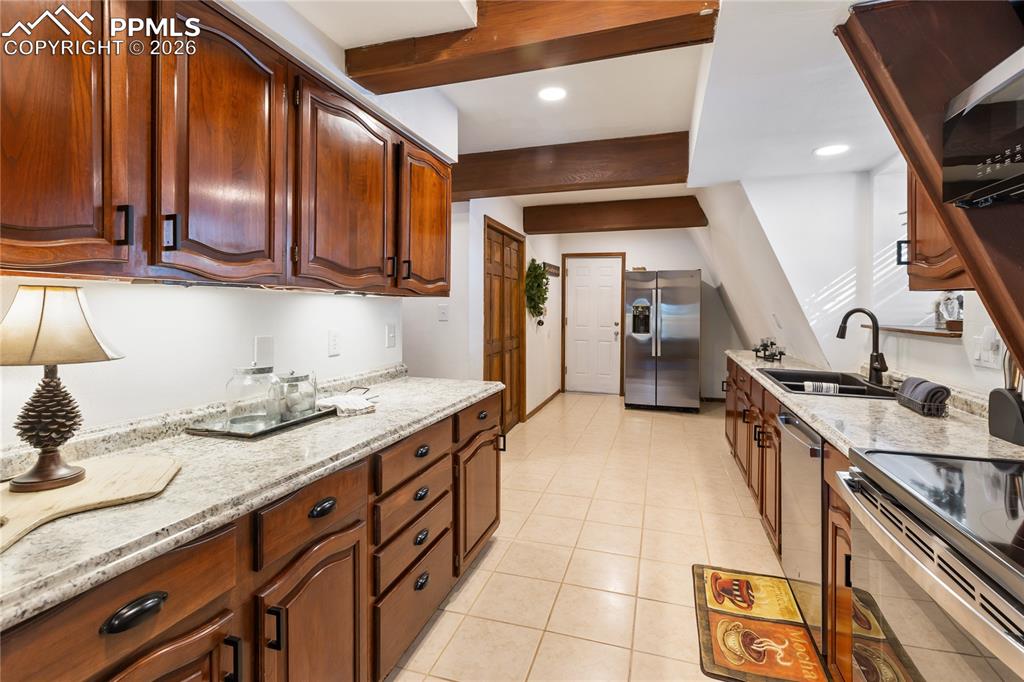 Image 16 of 48: Kitchen