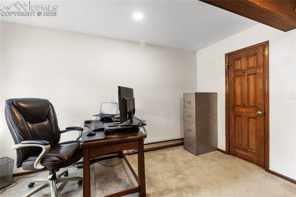 Image 21 of 48: Office