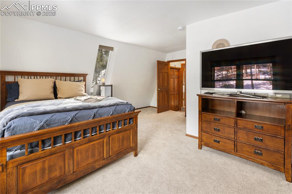 Image 26 of 48: Bedroom