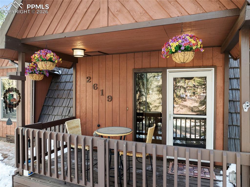 Image 35 of 48: Entry