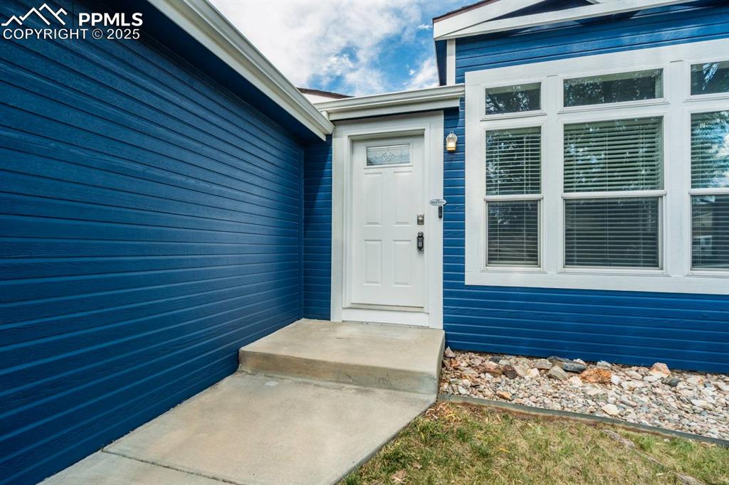 Image 2 of 35: Property entrance