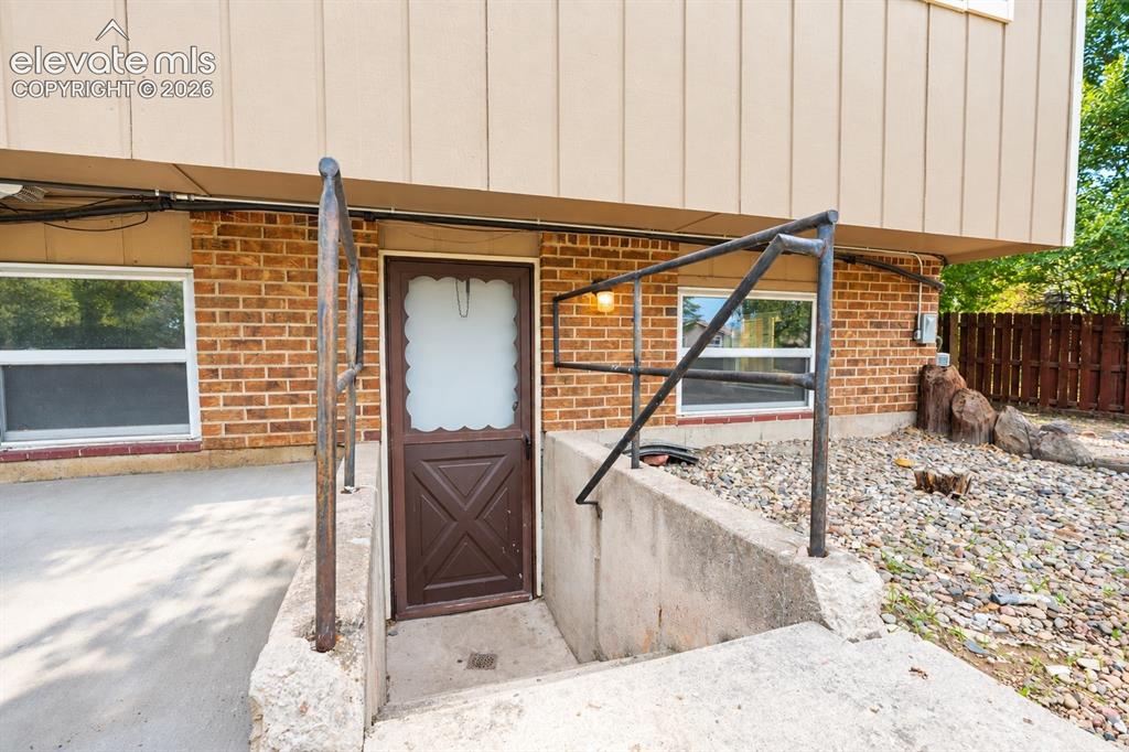 Image 16 of 29: Entry