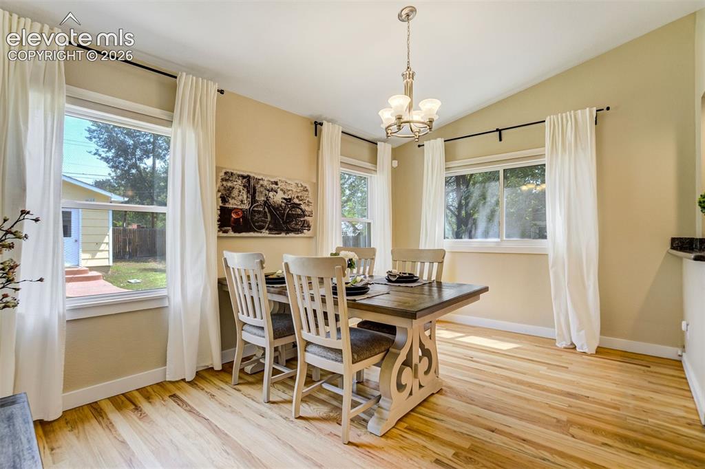 Image 13 of 48: Dining Area