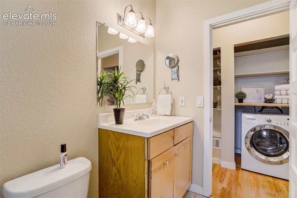 Image 21 of 48: Bathroom