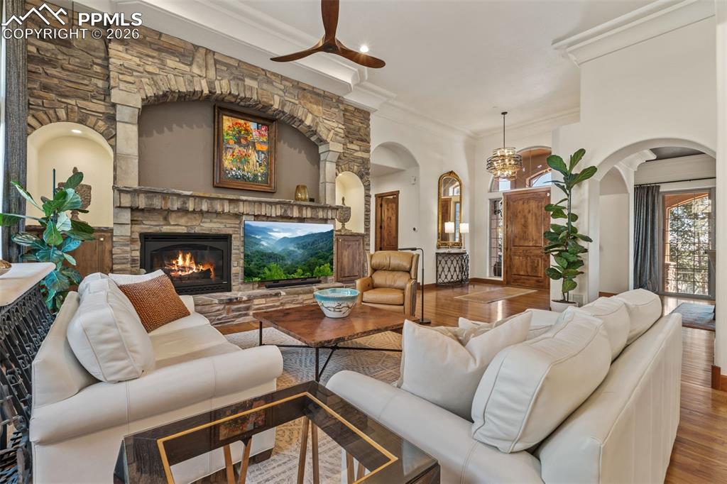 Image 13 of 50: Living Room