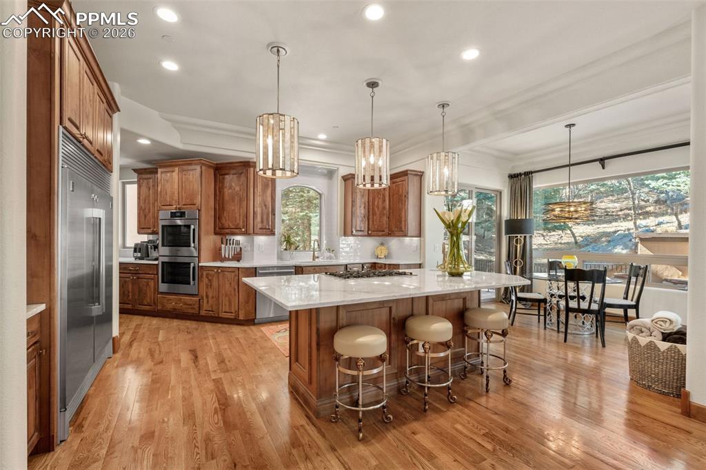 Image 14 of 50: Kitchen