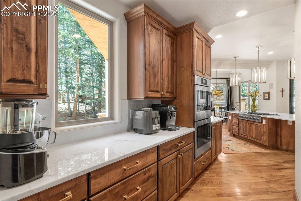 Image 19 of 50: Kitchen