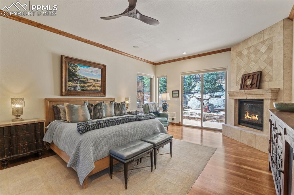 Image 24 of 50: Bedroom