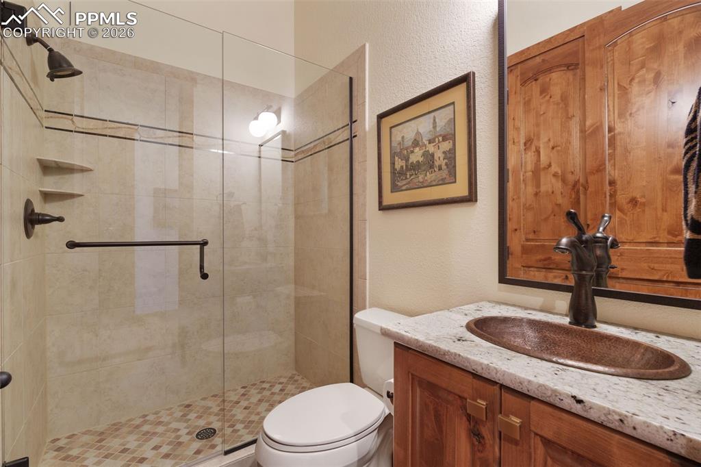 Image 29 of 50: Bathroom