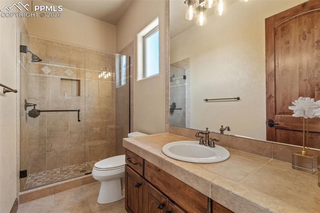 Image 37 of 50: Bathroom