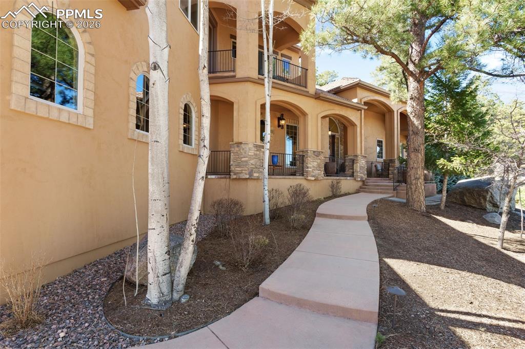 Image 5 of 50: Entry