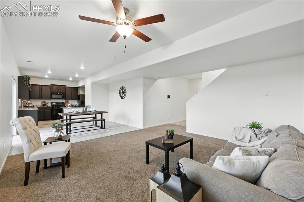 Image 11 of 47: Open floor plan, great for entertaining family and friends.