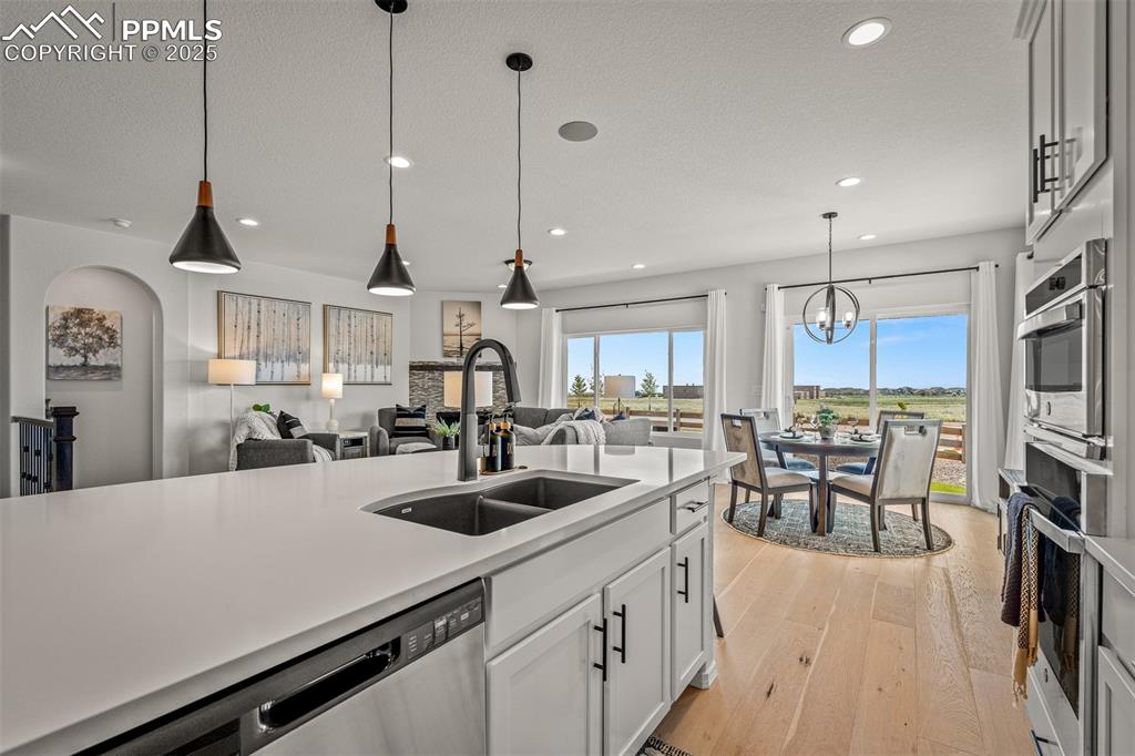 Image 11 of 49: Kitchen