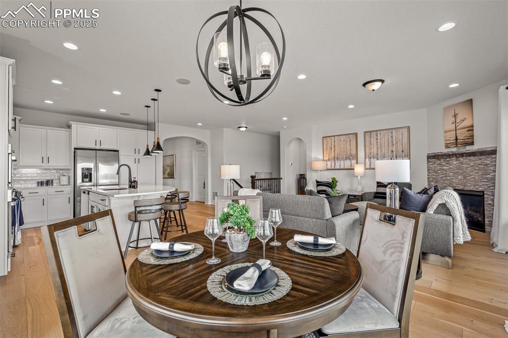 Image 19 of 49: Dining Area