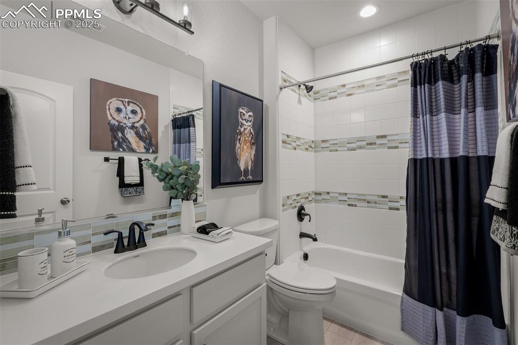 Image 44 of 49: Bathroom