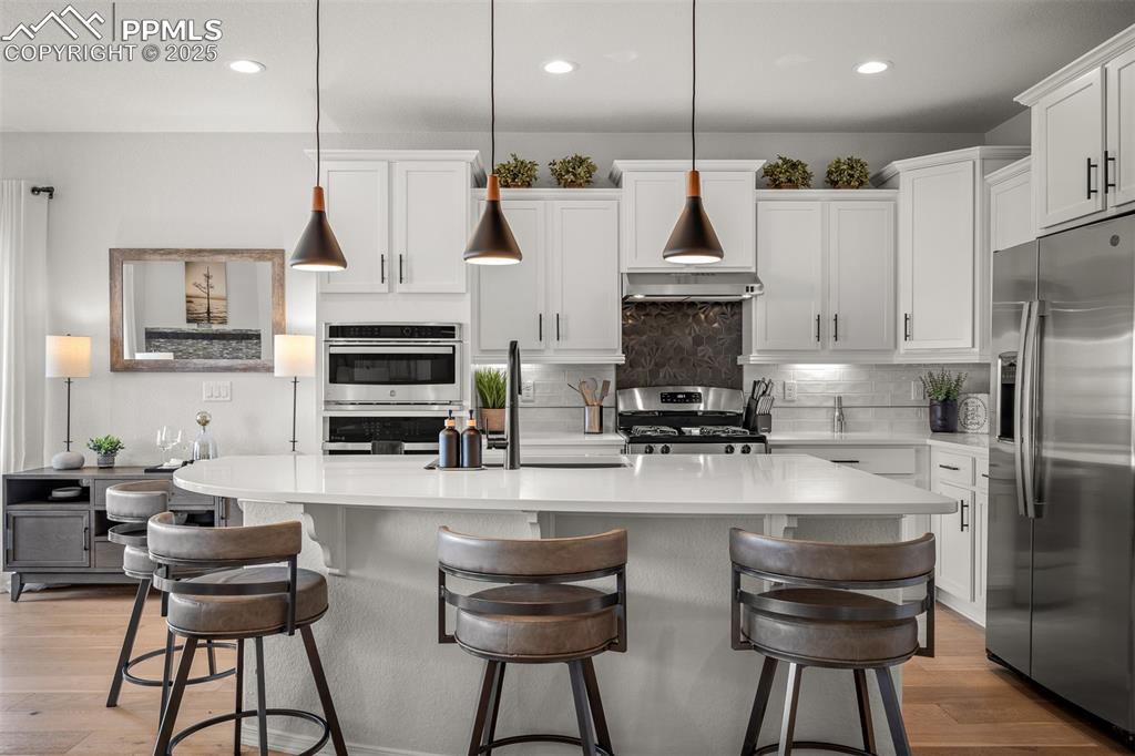 Image 6 of 49: Kitchen