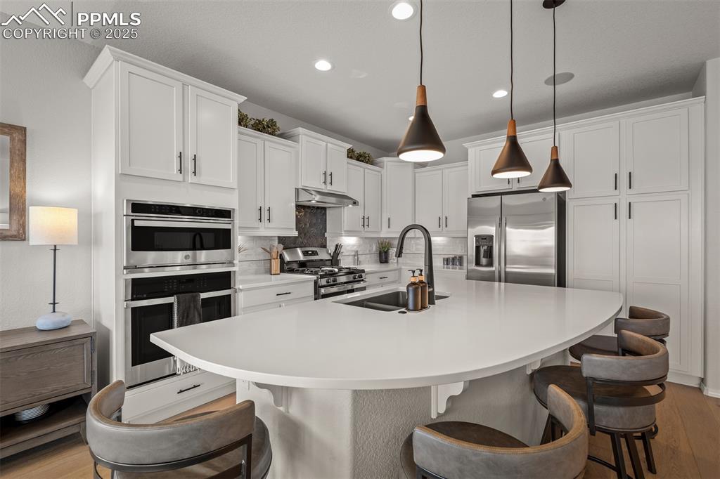 Image 7 of 49: Kitchen